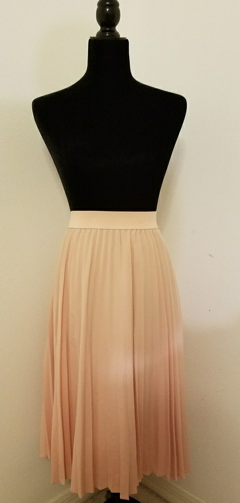 Pleated skirt
